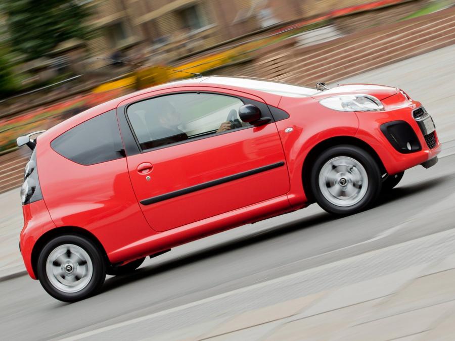  Citroen C1 Platinum 3-Door 2013 года  (фото 3 из 6)